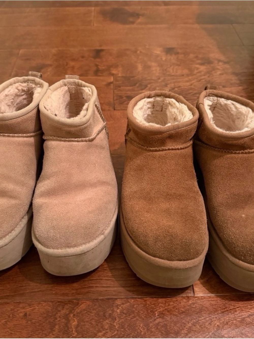 2 pairs of Uggs size 7